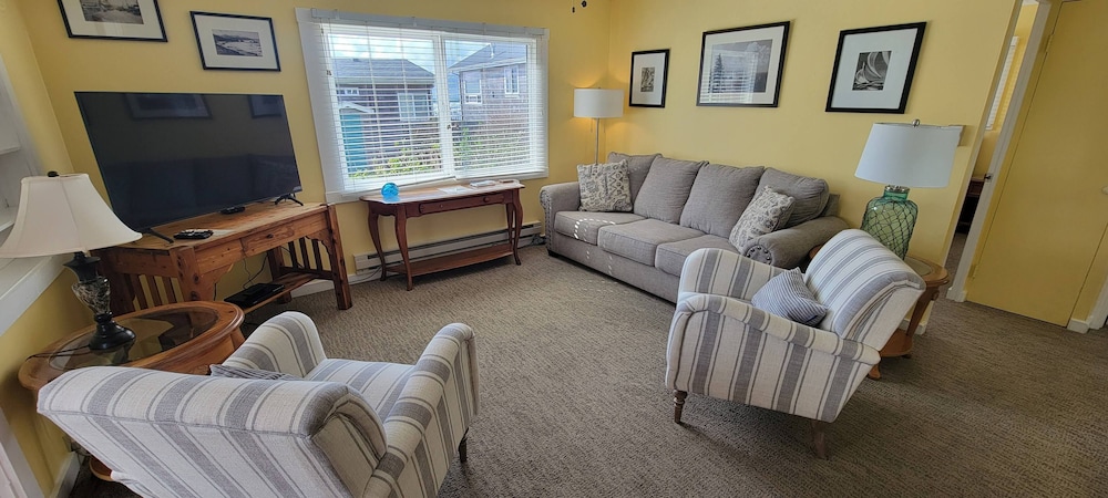 Blue Heron Cottage – Partial Ocean View photo 1