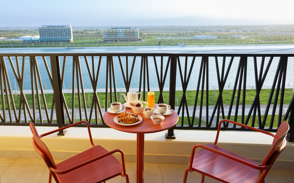 Standard Room with Balcony, Canal View - Photo 4