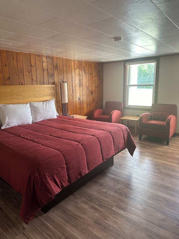 Premium Room, 1 King Bed photo 3
