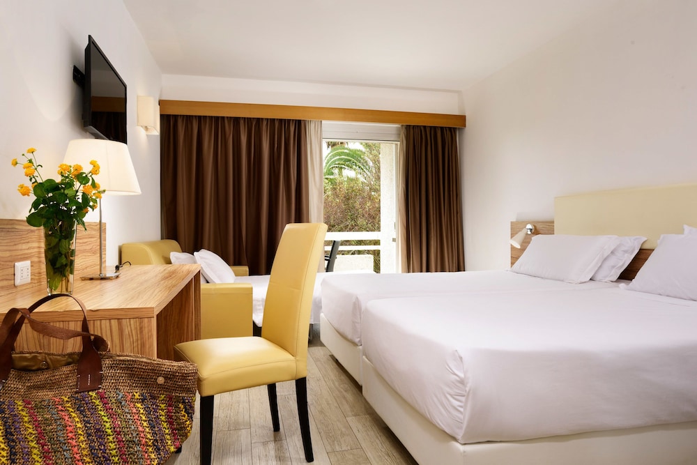 Triple Room (2 adults + 1 child)