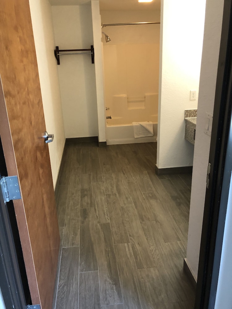 Suite, 2 Queen Beds, Non Smoking - Photo 4