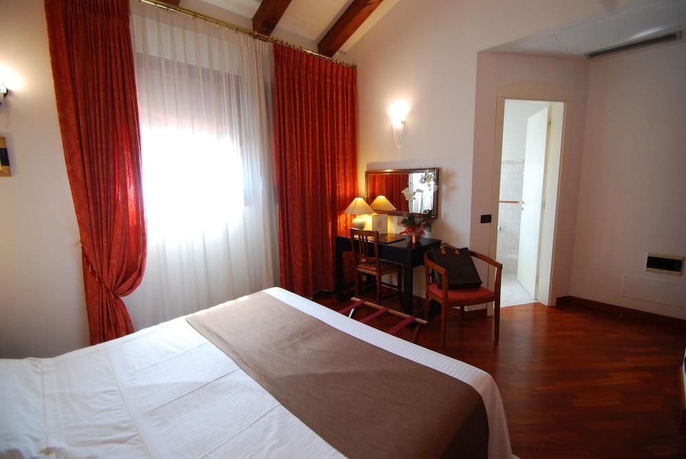 Standard Double Room - Photo 5