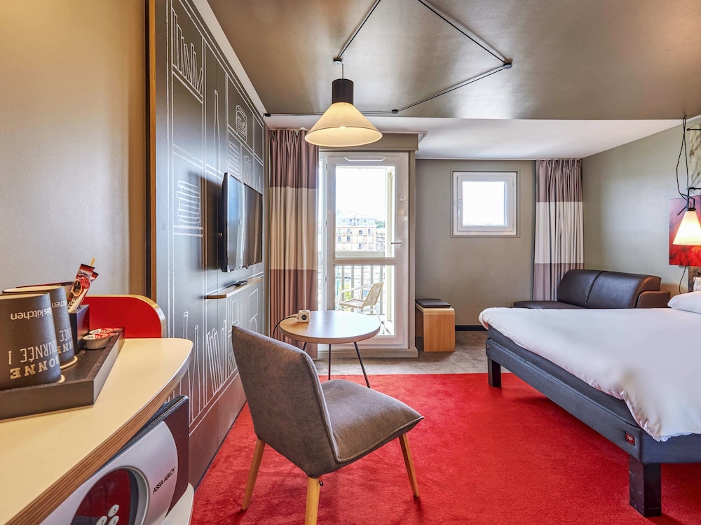 Premium Double Room, 1 Double Bed with Sofa bed, Balcony - Photo 1
