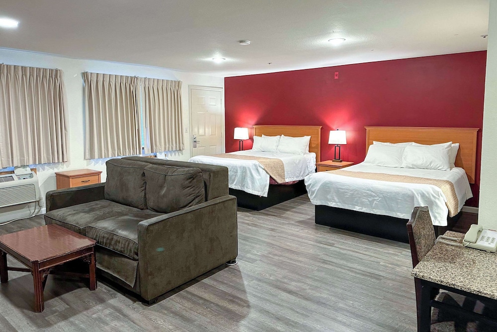 Suite, Multiple Beds, Non Smoking - Photo 5
