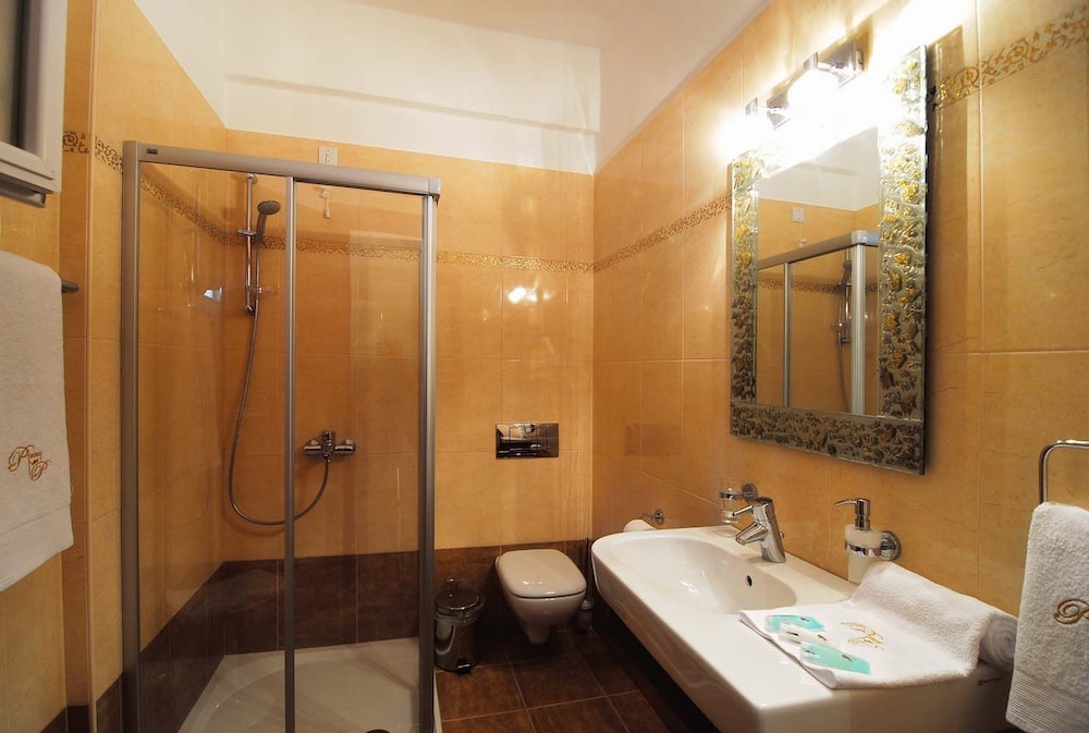 Deluxe Room, Sea View - Photo 8