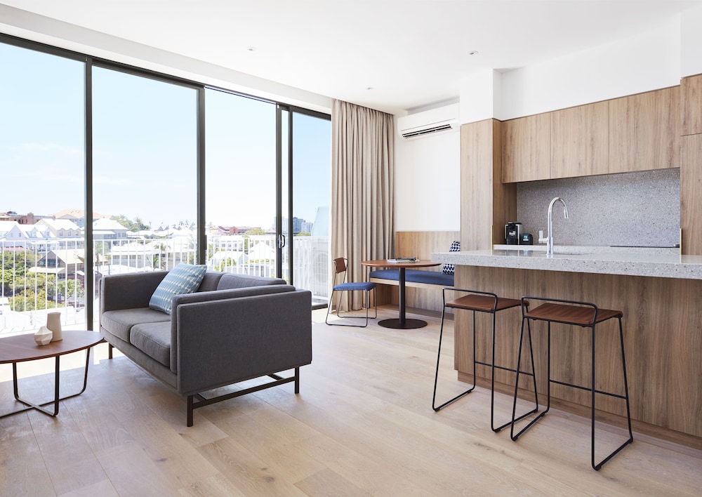 Room, 2 Bedrooms (1 Bathroom, Weekly Housekeeping) thumbnail 6