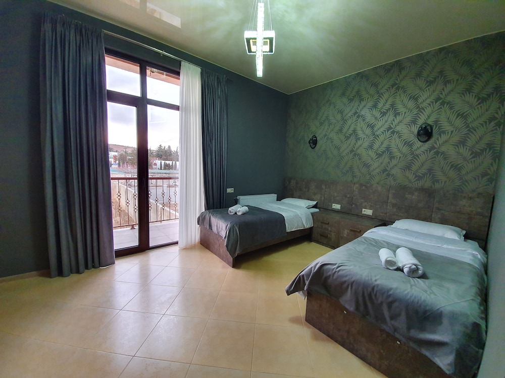 Comfort Room, Multiple Beds, Hill View (5)