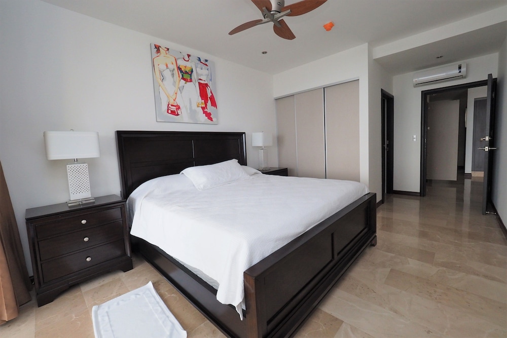 Deluxe Apartment, Multiple Bedrooms, Pool Access, Beachfront photo 2