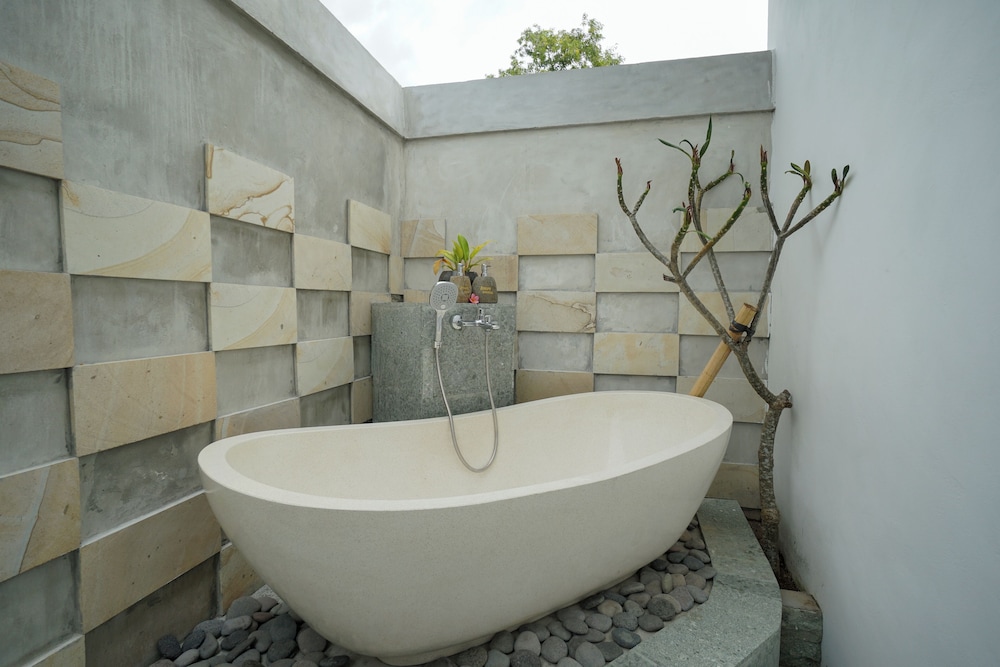 Deluxe Suite - Photo 6