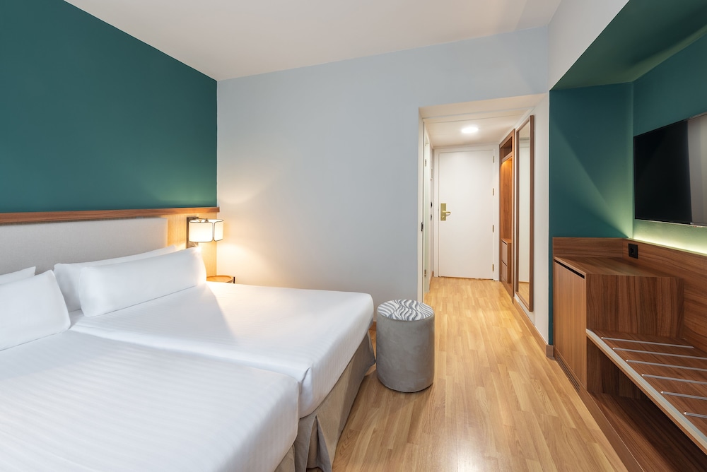 Standard Room, 2 Twin Beds - Photo 2