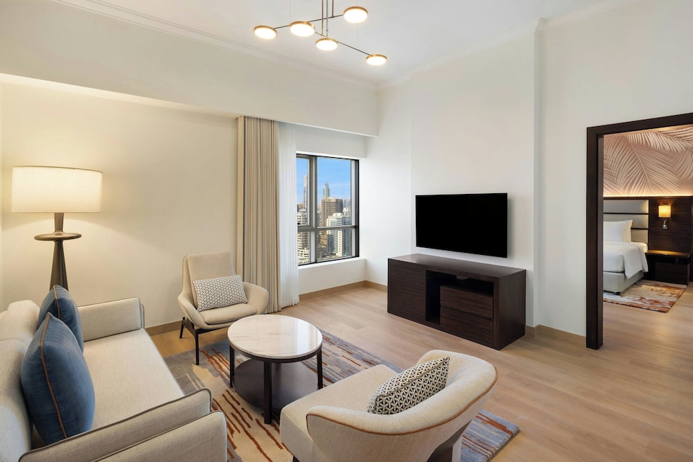 Executive Suite, 1 King Bed, Non Smoking, Golf View