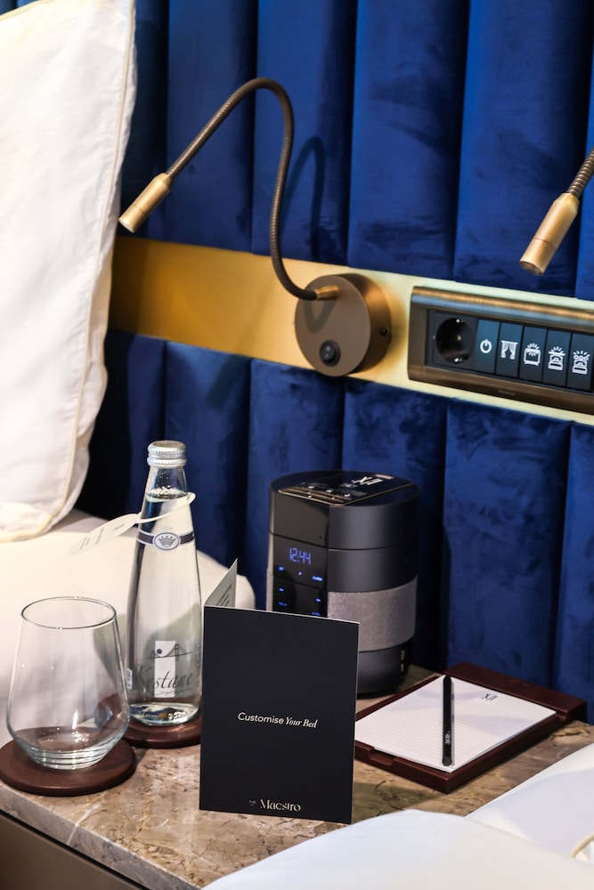 Deluxe Twin Room with City View photo 2