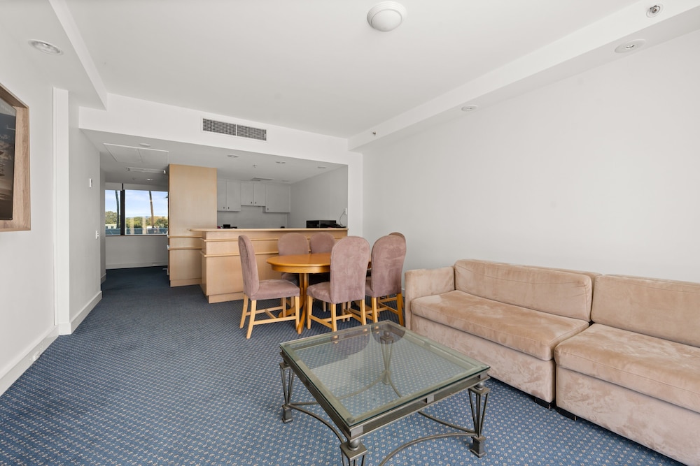 Suite, 1 Bedroom (Low Floor)
