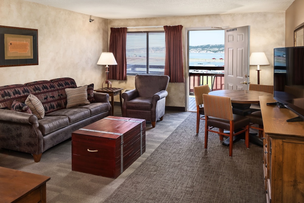 Suite, 1 King Bed, River View (King Suite Riverside - 2nd Floor)