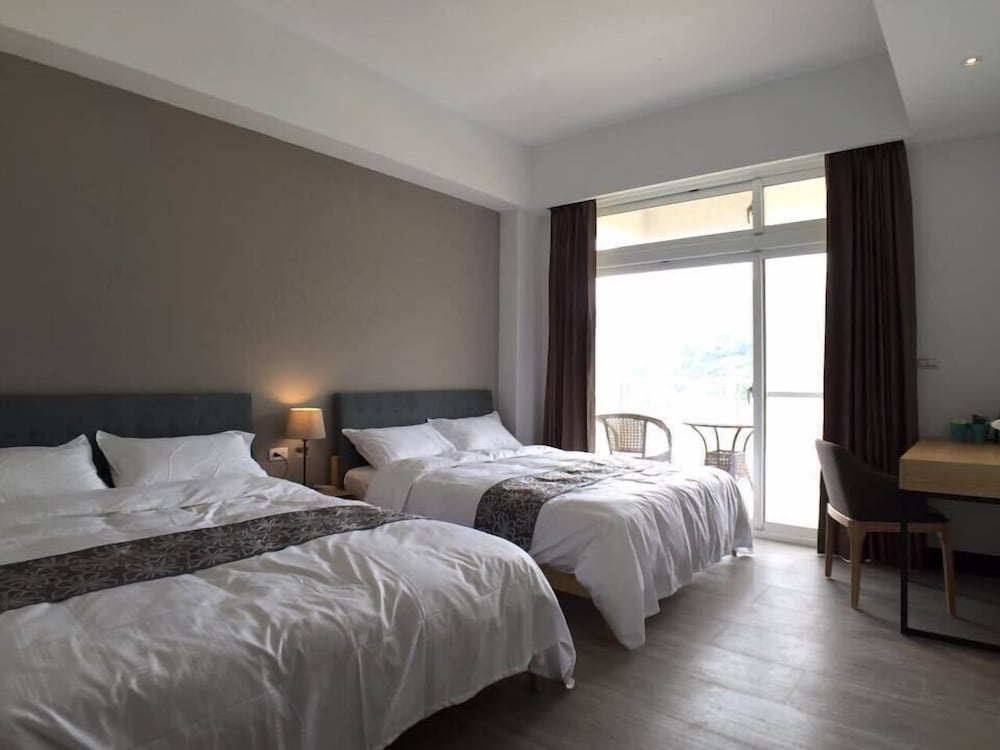 Double Room, 2 Double Beds, Non Smoking, Sea View photo 1