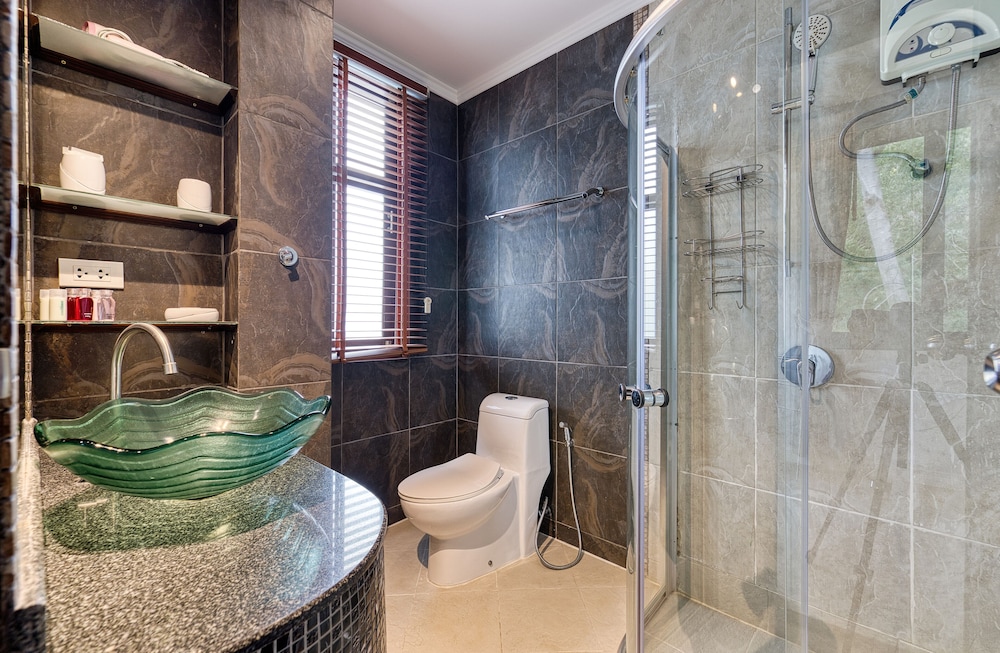 3-Bedroom Villa with Sea View photo 2