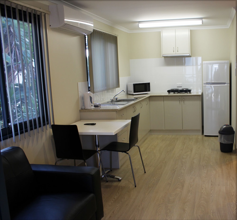 Executive Studio, 1 Queen Bed, Accessible, Kitchenette photo 2