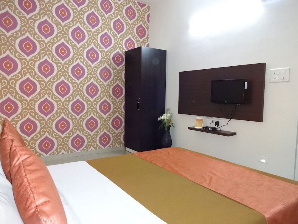 Deluxe Double or Twin Room - Photo 6