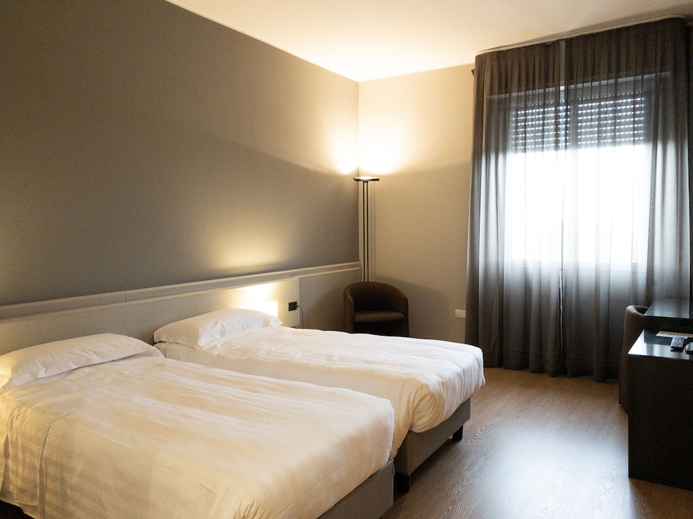 Room, 1 Double Bed (Young) - Photo 2