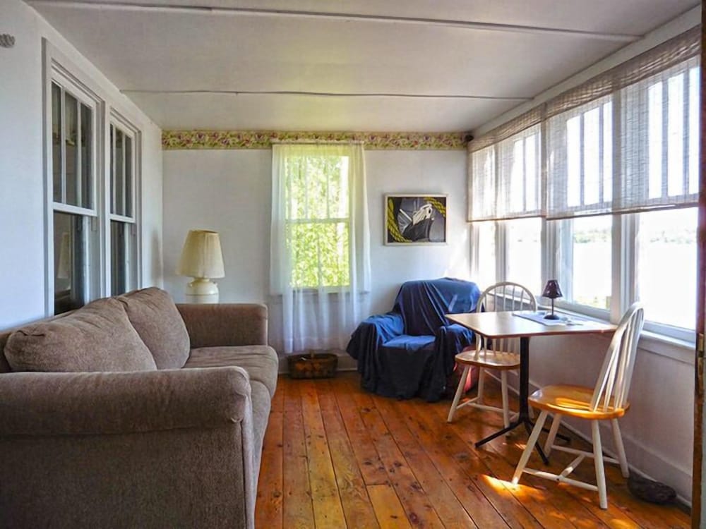 Traditional Cottage, 2 Bedrooms, Kitchen, Bay View (Waterfront Cottage 8, with 2 singles) photo 1