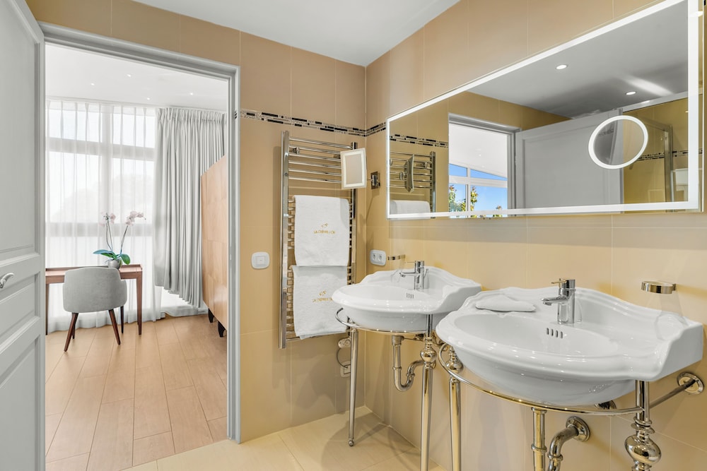 Junior Suite, 1 Bedroom, Sea View - Photo 12