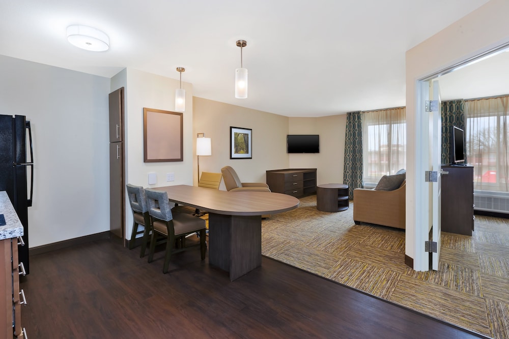 Suite, 1 Queen Bed - Photo 3