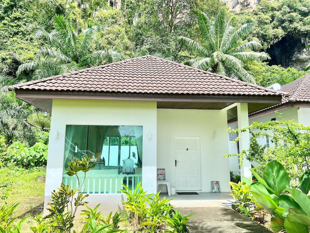 Honeymoon Villa photo 2