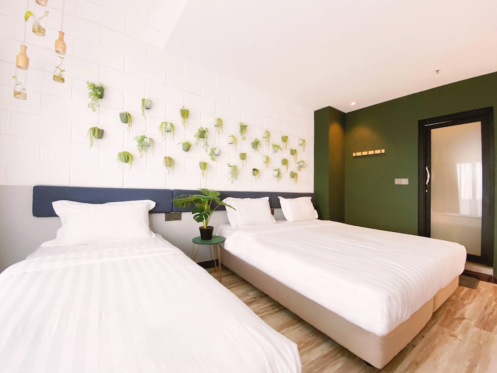 The Botanist Room - Photo 2