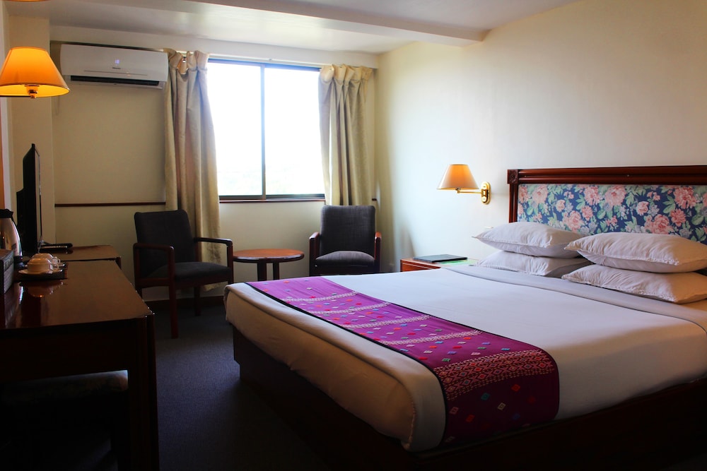 Deluxe Double Room (with Shwedagon pagoda view)