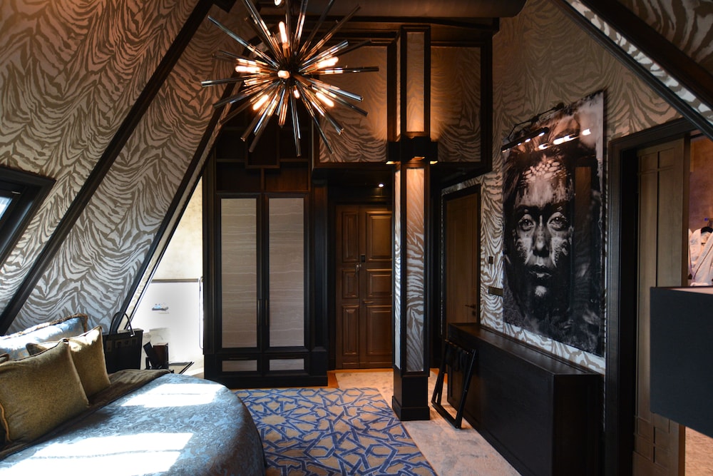 Rooftop Stage Suite