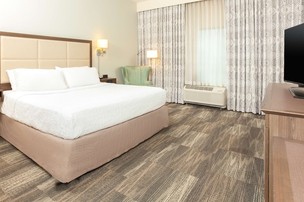 Suite, 1 King Bed, Accessible, Non Smoking (Roll In Shower)