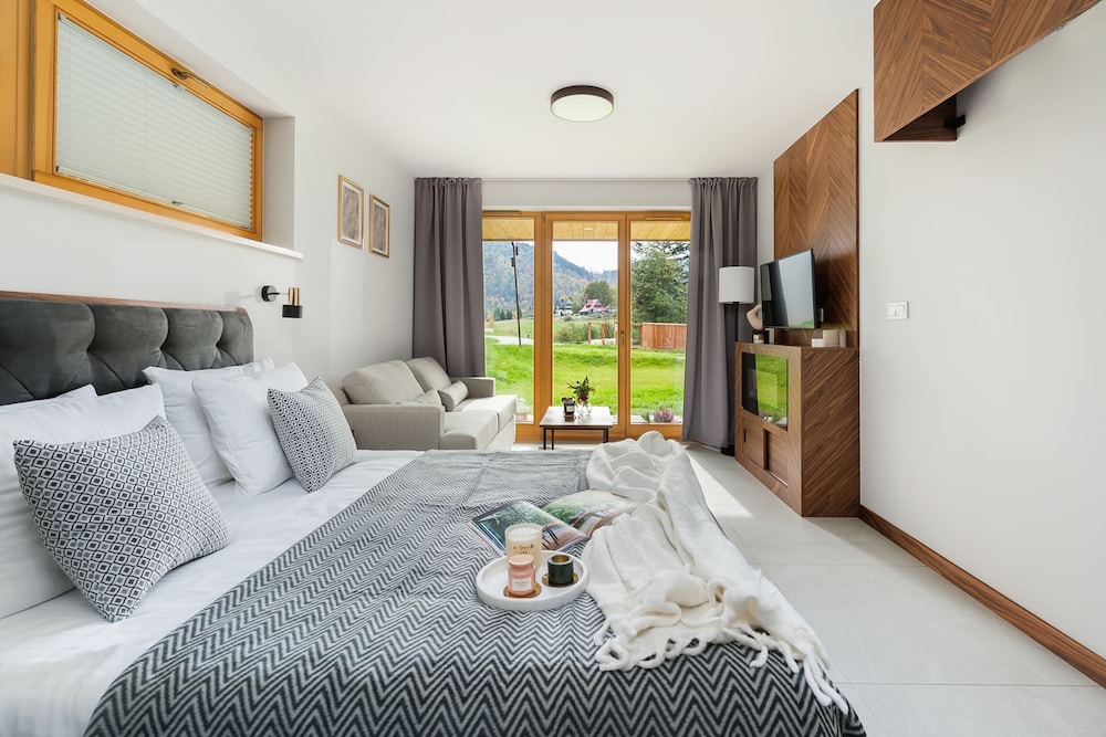 Deluxe Studio Suite