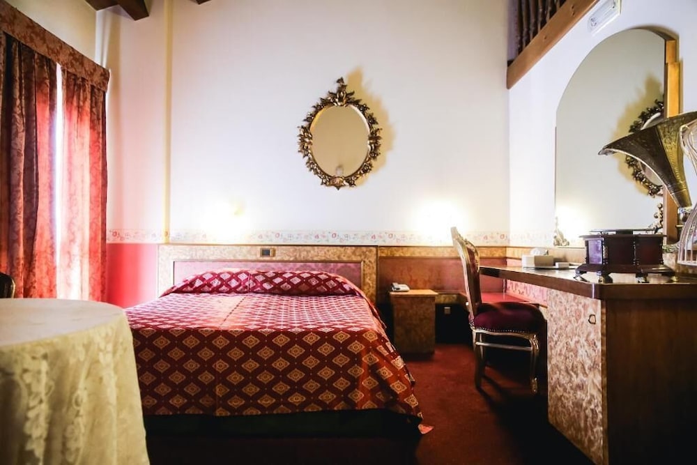 Romantic Studio Suite (Master) photo 1