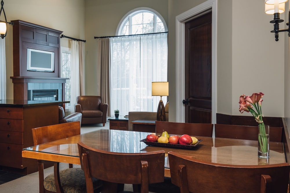 Suite, 3 Bedrooms, Courtyard View - Photo 13