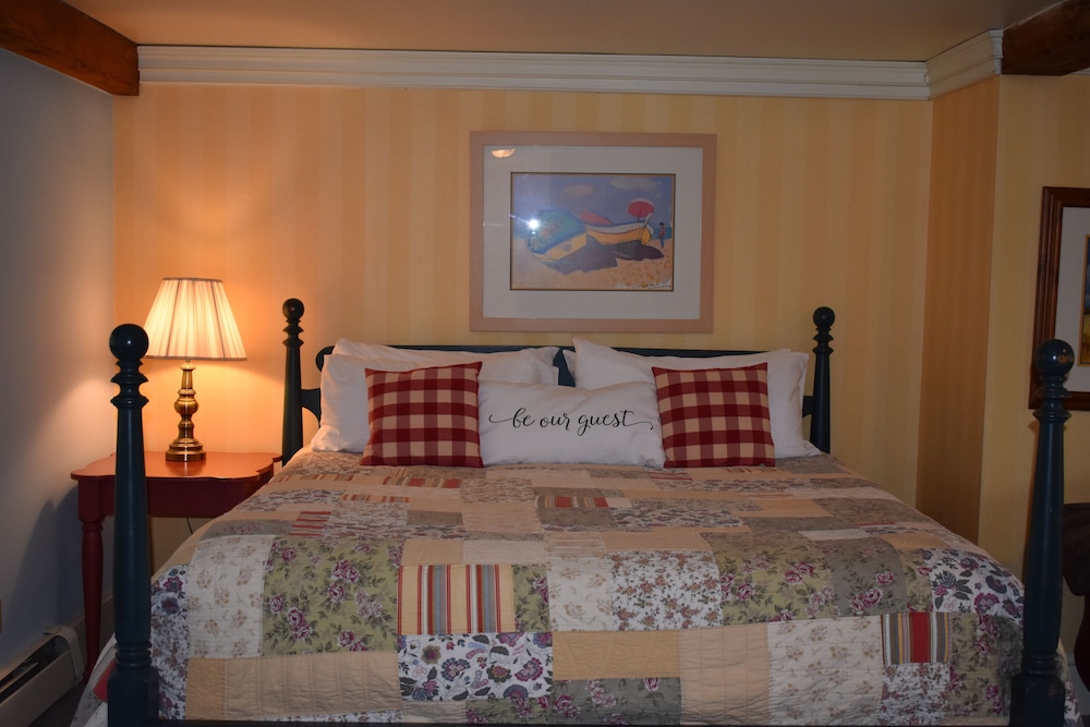 Junior Studio Suite, 1 King Bed, River View (No Pets Allowed) photo 1