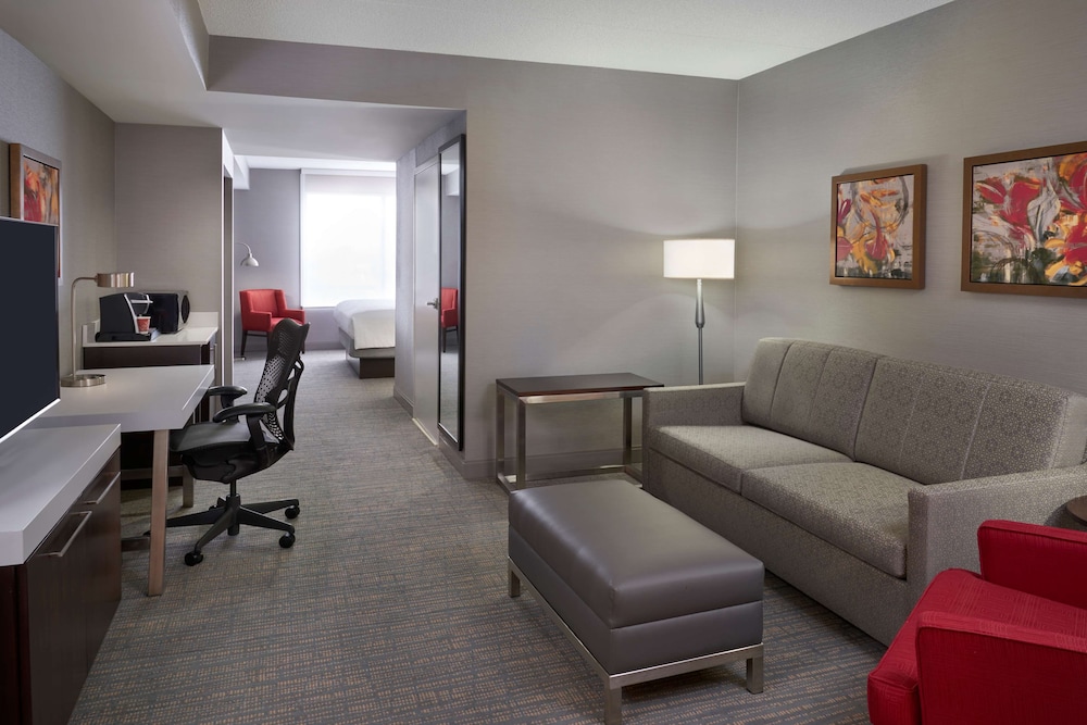 King Bedroom Evolution Suite