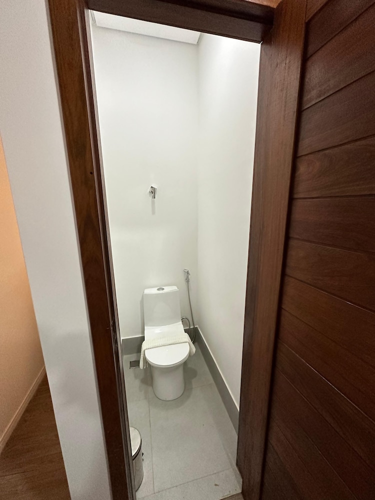 Luxury Room, 1 King Bed, Bathtub, Garden View photo 3