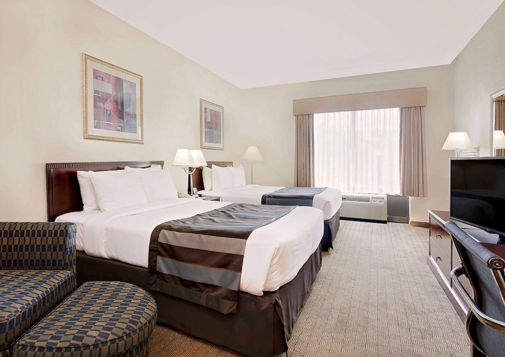 Standard Room, 2 Queen Beds - Photo 1