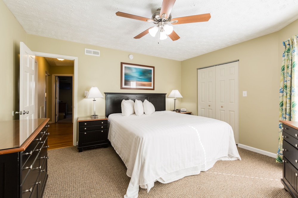 Condo, 3 Bedrooms - Photo 4