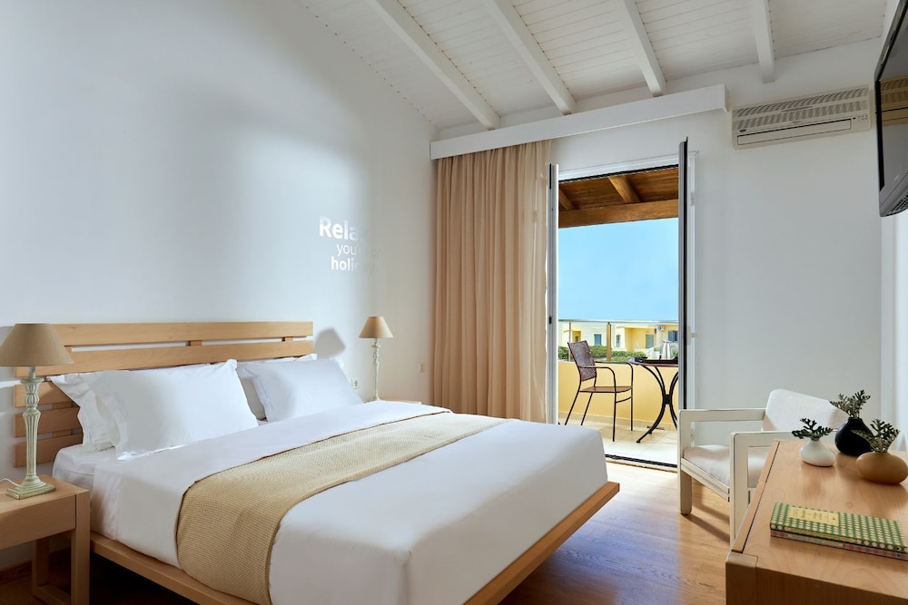 Premium Double Room with Inland View - Photo 4