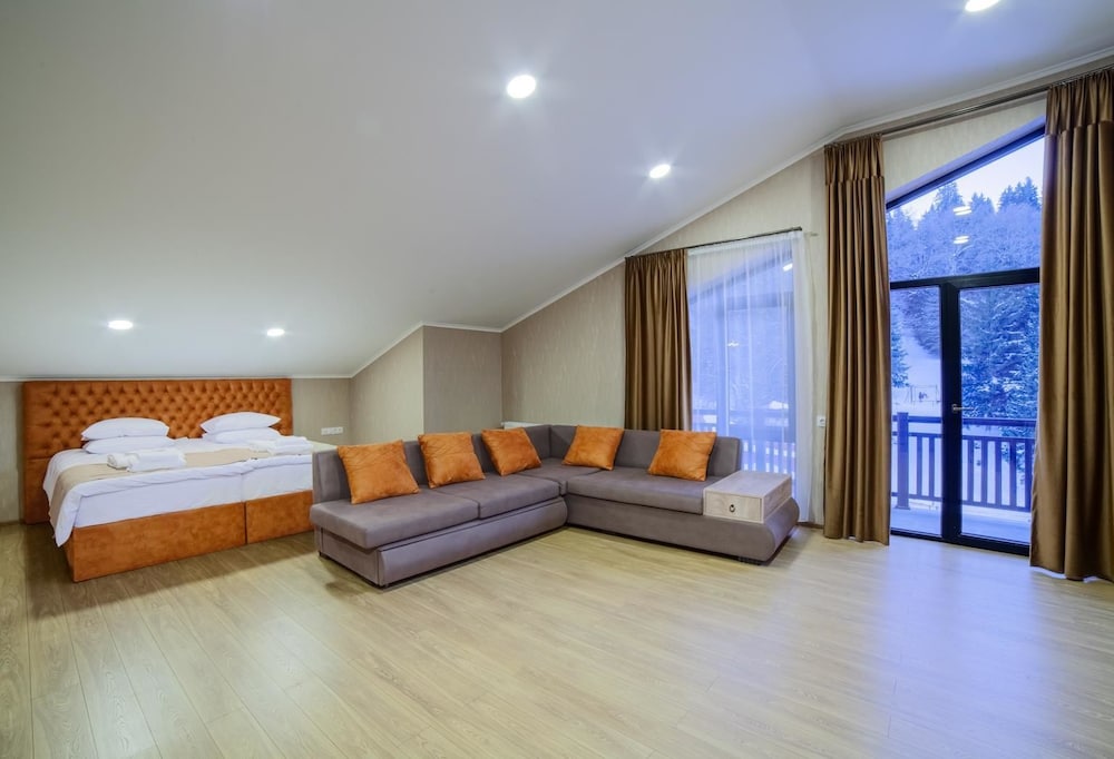 Family Room, Balcony