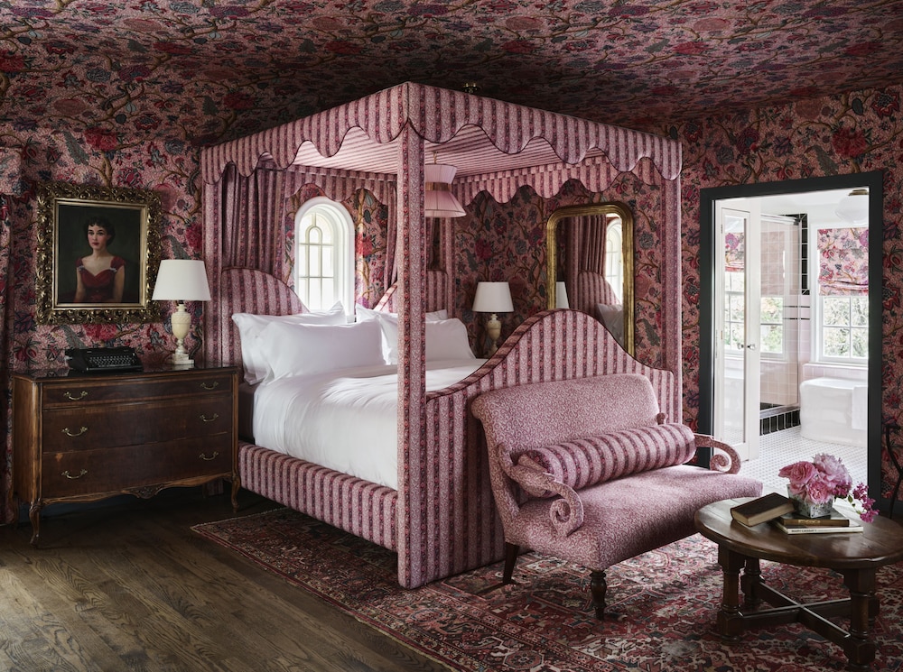 Suite (LaVerne)