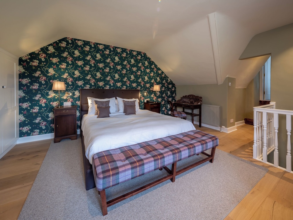 Room, 1 King Bed (Courtyard, Duplex)