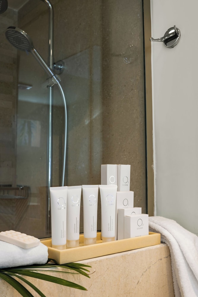 Suite, 2 Bedrooms (club, Tropical Or Partial Ocean View)