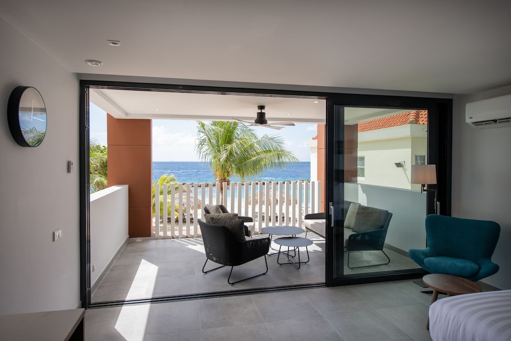 Premium Apartment, 3 Bedrooms, Ocean View, Beachfront - Photo 12