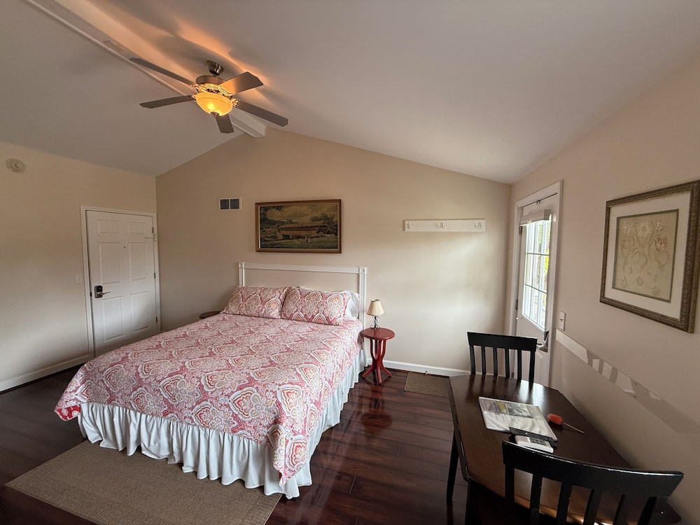 Suite #5 photo 2