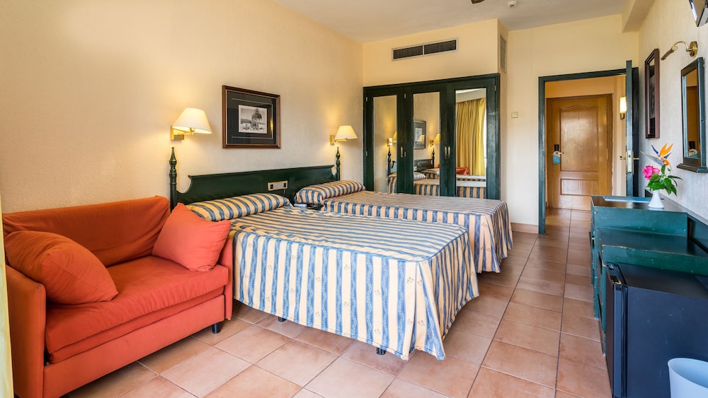 Double Room (3 Adults + 1 Child) photo 2