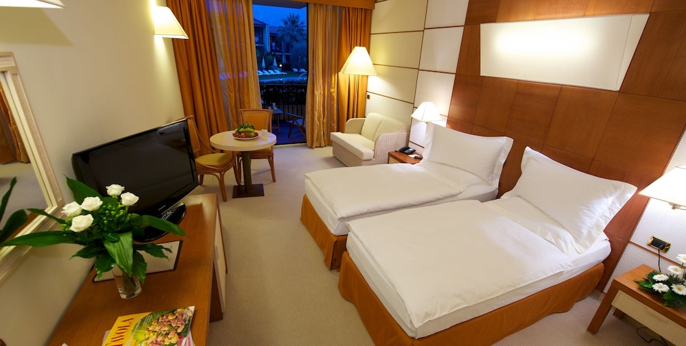 Junior Suite Comfort with Garden View photo 2