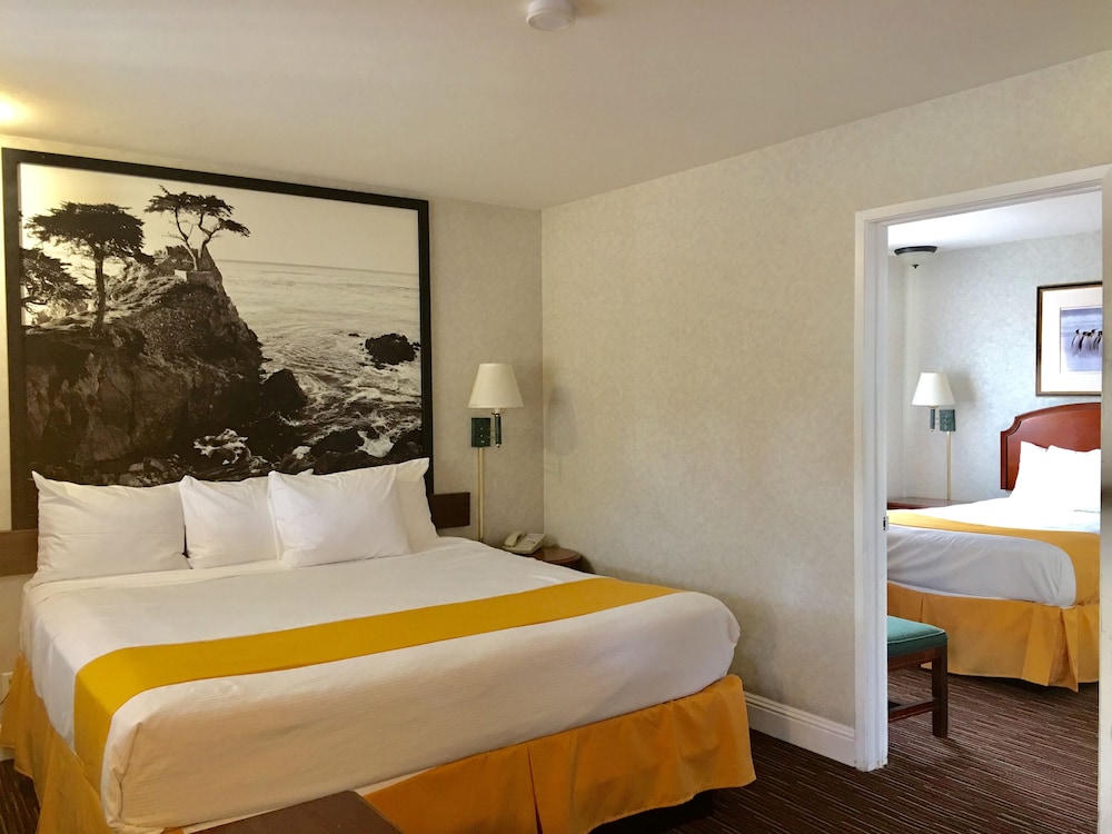 Suite, 2 Bedrooms - Photo 1