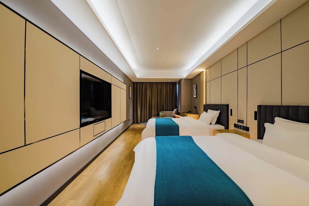 Standard Twin Room, City View